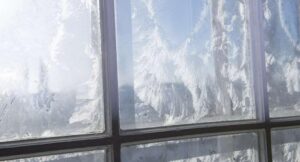 Cómo tapar la ventana para que no entre el frío con trucos caseros y muy baratos