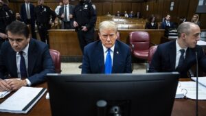 Trump se enfrenta a 34 cargos graves por el caso de soborno a la estrella del porno Stormy Daniels
