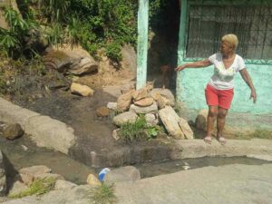 Con apagones y sin agua viven en el casco colonial de La Guaira