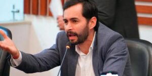 Congresista colombiano, José Jaime Uscátegui: "Estuve 15 horas en una sala de seguridad en Caracas incomunicado" - AlbertoNews