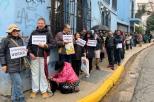 Denuncian que el CNE impuso requisitos extras a venezolanos en Argentina para inscribirse en Registro Electoral