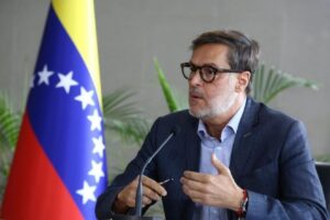 Designan a Félix Plasencia como embajador ante la OIM