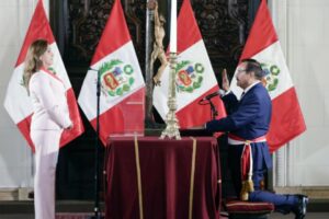 Dimitieron seis ministros del gabinete de Boluarte por escándalo de corrupción en Perú
