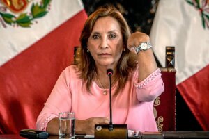 Dina Boluarte asegura durante su interrogatorio de cinco horas ante la Fiscala que los relojes Rolex de oro se los prest un gobernador