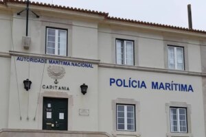 Dos muertos y dos desaparecidos tras el naufragio de un barco de recreo en Portugal