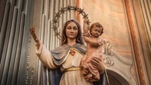 El Coro y Banda Sinfónica Internacional de los Caballeros de la Virgen llegará a Colombia para homenajear a la Virgen María