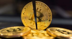 El bitcoin supera el 'halving' con dudas sobre su impacto en el precio y en la 'minería'