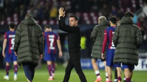 El enojo de Xavi con el árbitro durante el partido destrozador del Barcelona contra el PSG - AlbertoNews