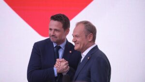El primer ministro polaco, Donald Tusk, y el alcalde de Varsovia, Rafal Trzaskowski.