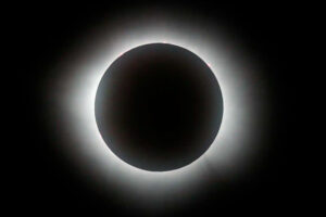 El impresionante video sobre cómo se vio el eclipse del #8Abr desde la Estación Espacial Internacional