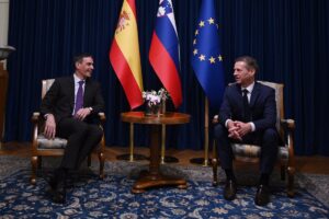 El primer ministro esloveno dice junto a Sánchez que reconocerá a Palestina pero cuando haya más consenso