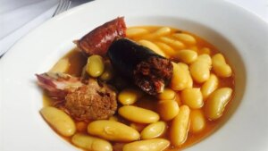 El restaurante de Asturias para comer la mejor fabada, según Alberto Chicote