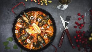 El restaurante de Barcelona conocido por sus curiosas paellas 'en lata'