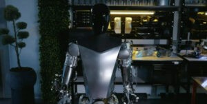 Elon Musk sitúa en el tiempo el lanzamiento de su robot humanoide Optimus