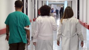En España hay casi 850.000 personas en lista de espera para ser operadas