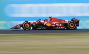 F1: Soberbio podio de Carlos Sainz en Suzuka, con Fernando Alonso firme en defensa