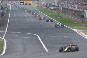 F1: Verstappen no da tregua y Alonso planta batalla en Shanghai