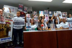 Familiares de presos políticos denuncian que El Rodeo I se convirtió en "centro de torturas"