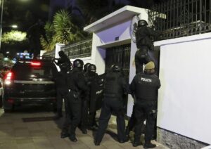 Gobiernos de Latinoamérica condenan ingreso de funcionarios ecuatorianos a embajada mexicana