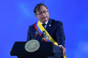 Gustavo Petro califica de “golpe antidemocrático” la inhabilitación a María Corina Machado