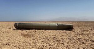Hallaron nuevos restos de un misil balístico cerca del mar Muerto tras el ataque del régimen de Irán contra Israel