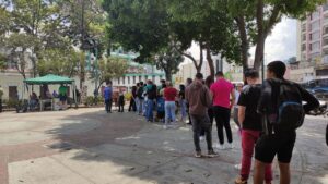 Jóvenes copan puntos del CNE en último día del Registro Electoral