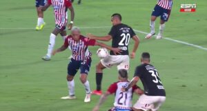 Junior se salvó de perder; mano que anuló gol de Universitario en Libertadores