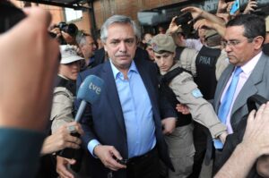 Justicia argentina congela bienes del expresidente Alberto Fernández