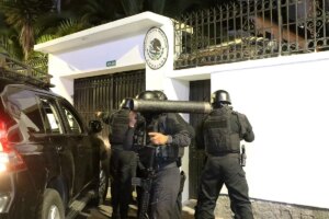 La Polica de Ecuador irrumpe en la Embajada de Mxico en Quito y captura al ex vicepresidente Jorge Glas