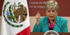 La canciller mexicana visita la frontera con Texas: «los mexicanos no son delincuentes» - AlbertoNews