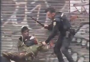 La polémica actuación policial con dos subsaharianos en el barrio madrileño de Lavapiés esta Semana Santa