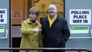La exministra principal de Escocia Nicola Sturgeon y su marido, Peter Murrell, en una imagen de archivo.