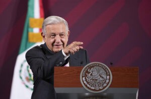 López Obrador no habla de Corina Yoris y dice que dejen "votar en libertad" a Venezuela