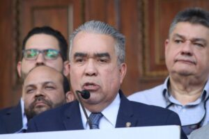 Luis Eduardo Martínez instó a los candidatos presidenciales a pedir a Estados Unidos levantar las sanciones al régimen de Maduro
