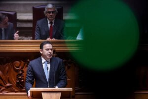 Lus Montenegro, presidente con plenos poderes, pone fin al largo ciclo socialista en Portugal