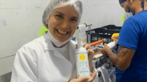 Madre venezolana crea champú natural inspirada en el bienestar de sus hijos