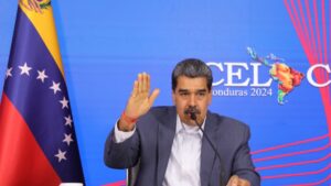 Maduro anuncia cierre de embajada y consulados de Venezuela en Ecuador