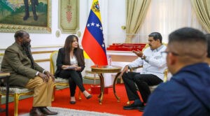 Maduro recibe la visita del líder religioso de Kenia, David Owuor