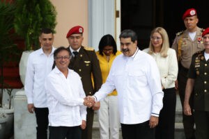 Maduro recibirá a Gustavo Petro este martes en Caracas