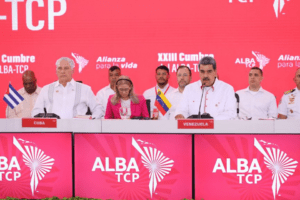 Maduro urge a la ALBA desprenderse de las imposiciones de EEUU