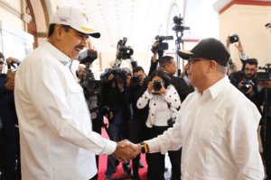Maduro y Petro se reúnen en Miraflores /(+video)