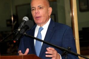Manuel Rosales formaliza su renuncia como candidato presidencial ante el CNE