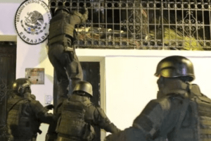 México suspende relación diplomática con Ecuador tras asalto policial a su embajada