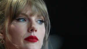 No habrá cargos contra el padre de Taylor Swift por incidente con paparazzo en Australia