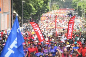 Oficialismo se moviliza a 22 años del retorno de Chávez al poder