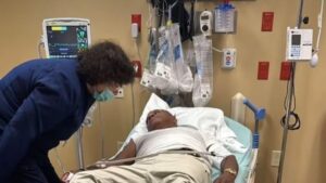 Omar Geles sigue hospitalizado en Miami tras descompensación física