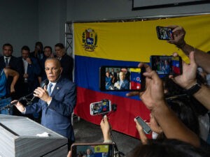 PCV dice que no apoya candidatura presidencial de Manuel Rosales