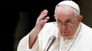 Papa Francisco lamenta que la guerra esté "en todas partes"