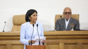 Parlamento venezolano avanza proyecto de ley contra el fascismo que prohíbe mensajes de violencia como método de acción política