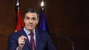 Pedro Sánchez anunció que continúa al frente del Gobierno español